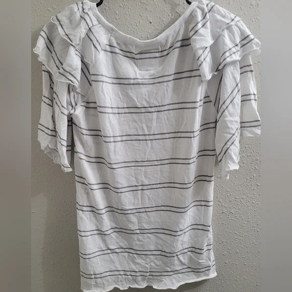 Chaser Striped Double Ruffle Shoulder Raglan Tee Sz M - Picture 2 of 5